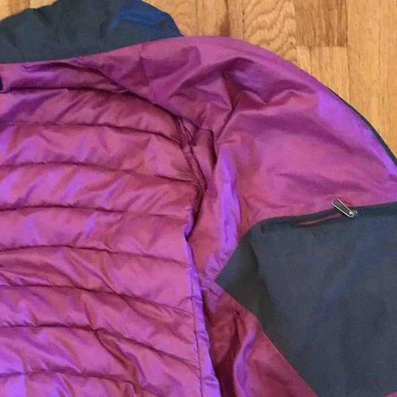 Patagonia women’s Black Puffer Jacket - Picture 5 of 7